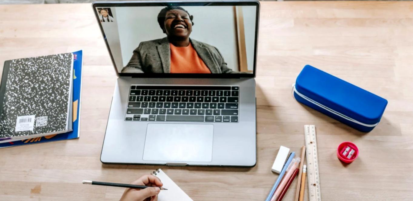 Seminargruppe bei der Arbeit an einem Budgetierungsprojekt